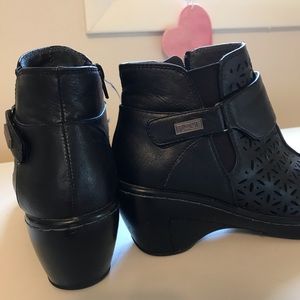 Cute Jambu booties